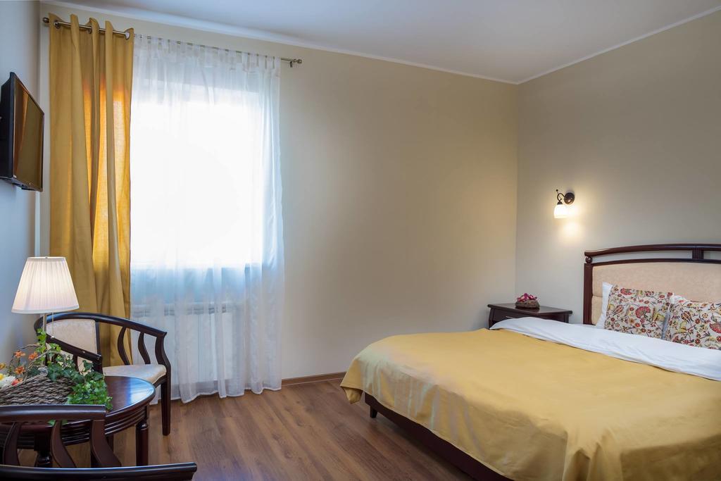 Pensiunea Boema Piatra Neamt Exterior photo
