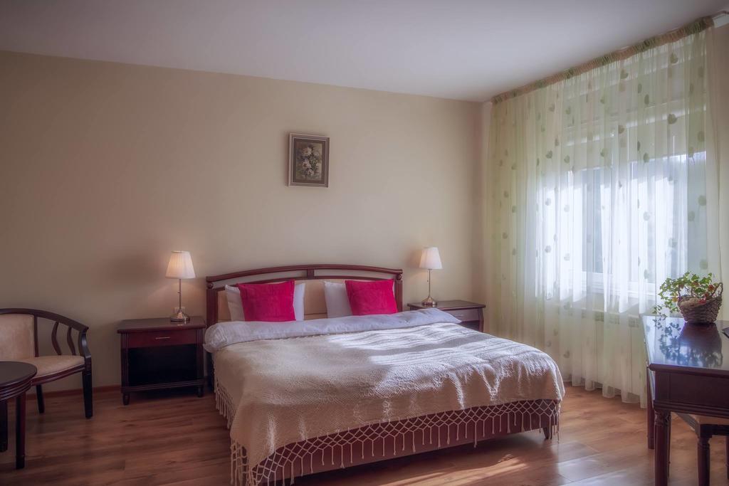 Pensiunea Boema Piatra Neamt Exterior photo